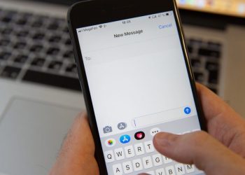 What Does ‘LOL’ Mean in Texting? A Complete Guide to Its Meaning, History, and Modern Usage